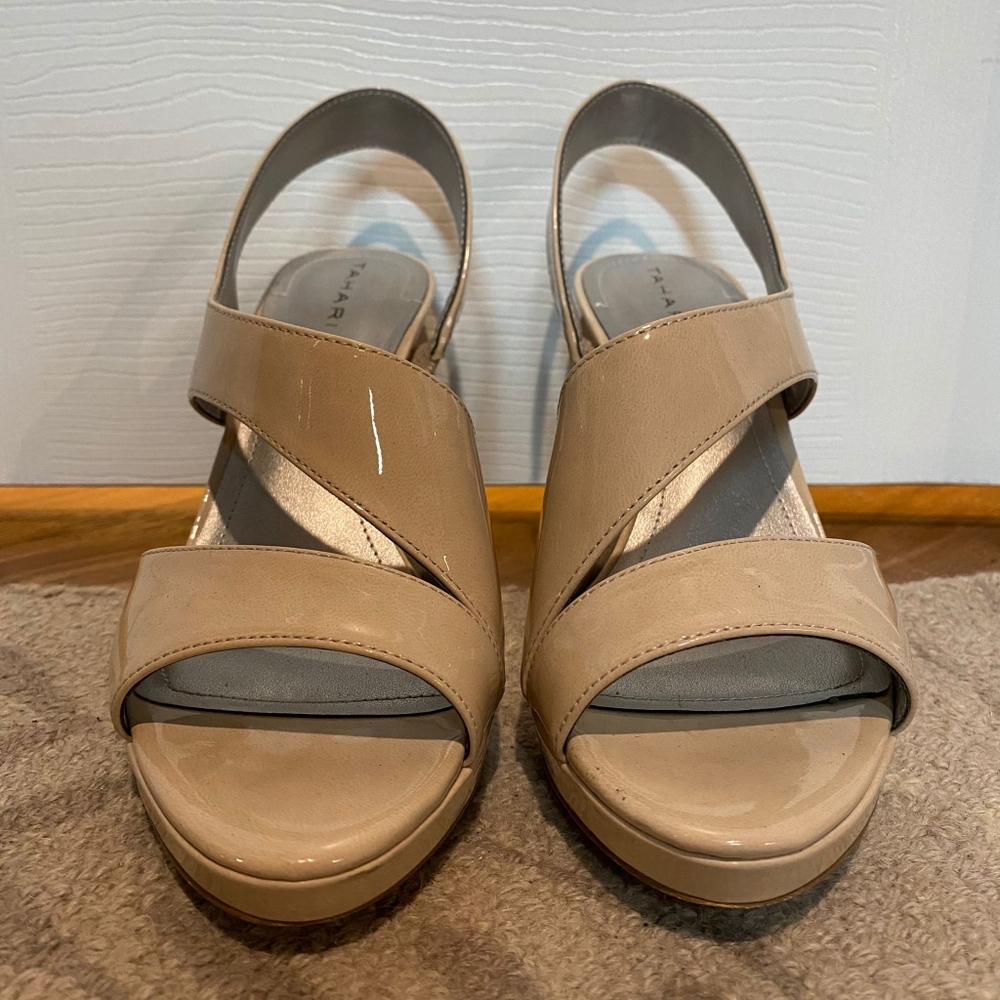 Tahari Shoes Beige Lacquer Size 9